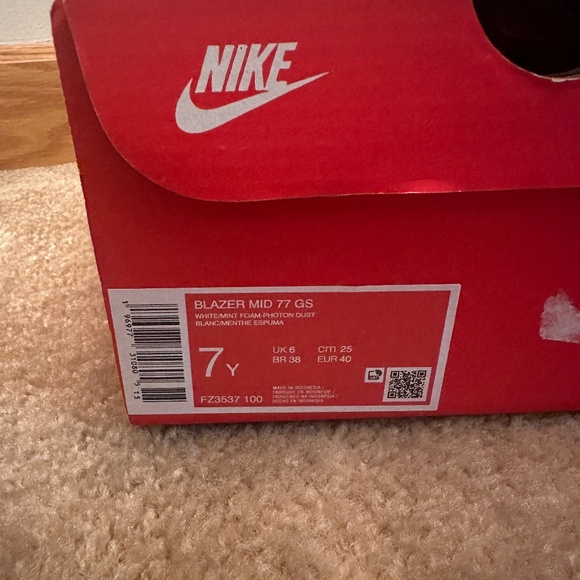 Nike Blazer Mid 77 Shoes - Picture 6 of 6